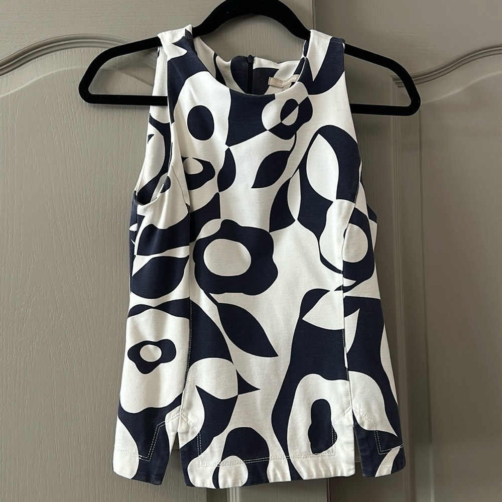 Banana Republic 
Woman’s Sleeveless top
Size 6
Zipper in back
Blue & white